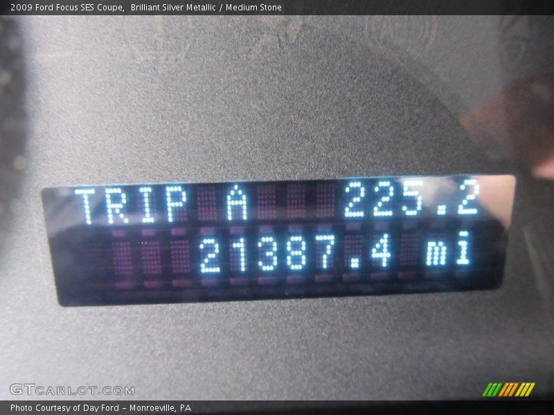 Brilliant Silver Metallic / Medium Stone 2009 Ford Focus SES Coupe