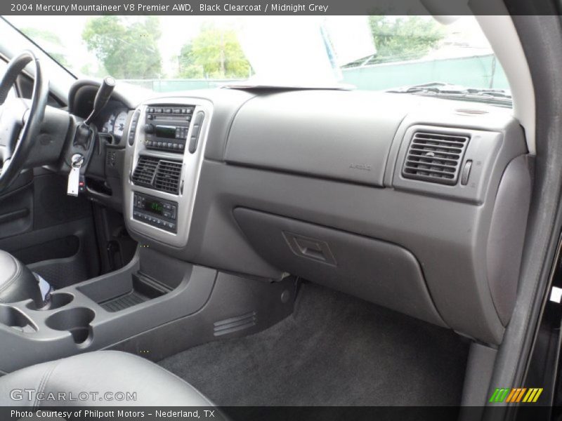 Dashboard of 2004 Mountaineer V8 Premier AWD