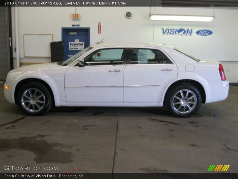 Cool Vanilla White / Dark Slate Gray 2010 Chrysler 300 Touring AWD