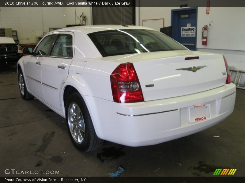 Cool Vanilla White / Dark Slate Gray 2010 Chrysler 300 Touring AWD