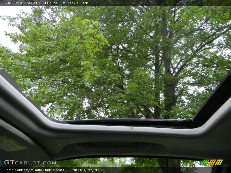 Sunroof of 2003 3 Series 325i Coupe