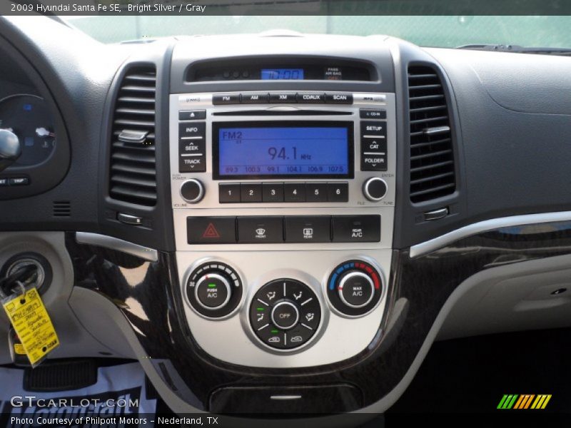 Bright Silver / Gray 2009 Hyundai Santa Fe SE