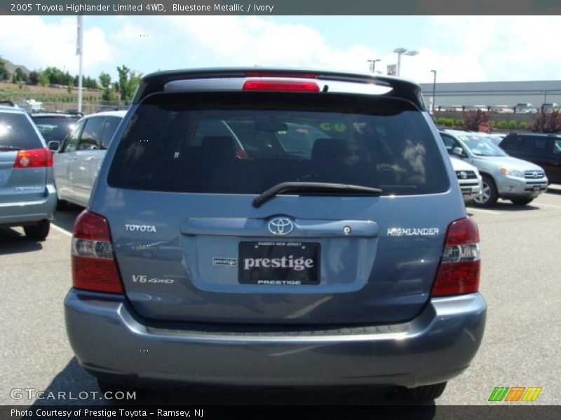 Bluestone Metallic / Ivory 2005 Toyota Highlander Limited 4WD