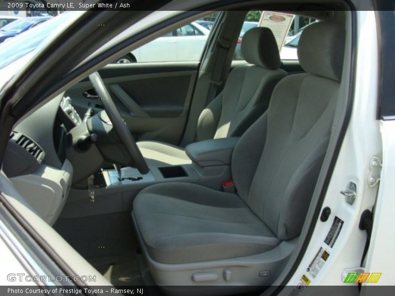 Super White / Ash 2009 Toyota Camry LE