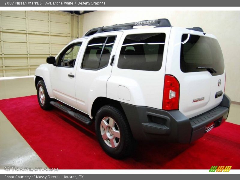 Avalanche White / Desert/Graphite 2007 Nissan Xterra S