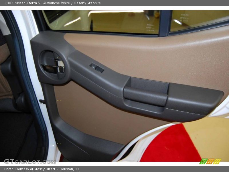 Avalanche White / Desert/Graphite 2007 Nissan Xterra S