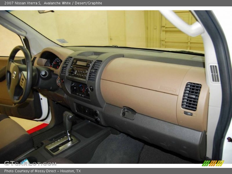 Avalanche White / Desert/Graphite 2007 Nissan Xterra S