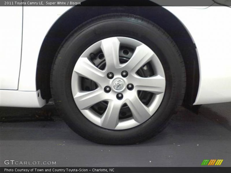 Super White / Bisque 2011 Toyota Camry LE