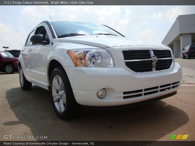 Bright White / Dark Slate Gray 2011 Dodge Caliber Mainstreet