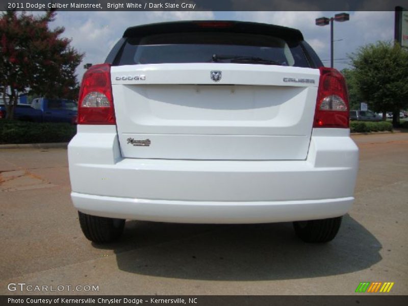 Bright White / Dark Slate Gray 2011 Dodge Caliber Mainstreet