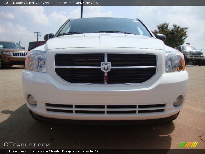 Bright White / Dark Slate Gray 2011 Dodge Caliber Mainstreet
