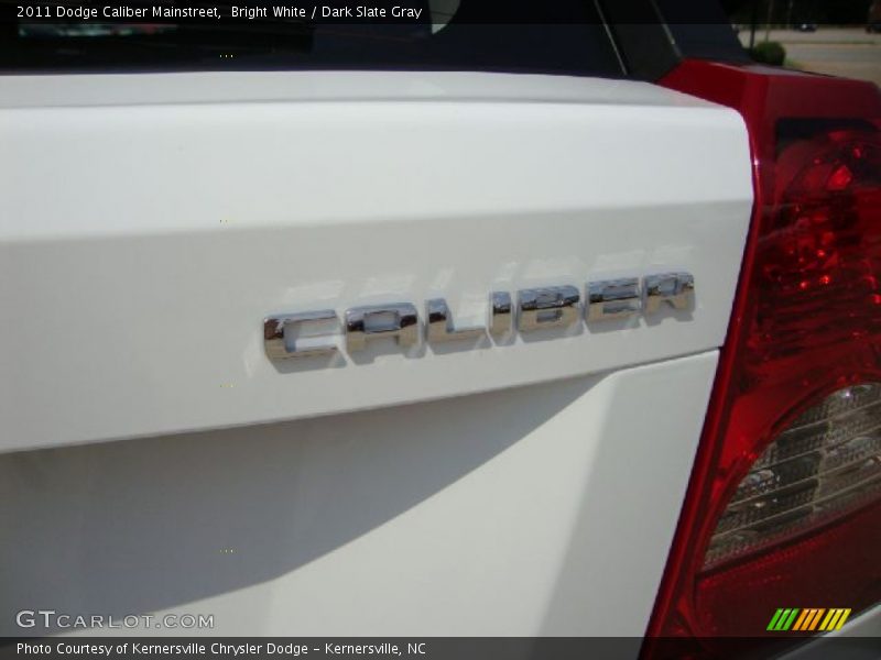 Bright White / Dark Slate Gray 2011 Dodge Caliber Mainstreet