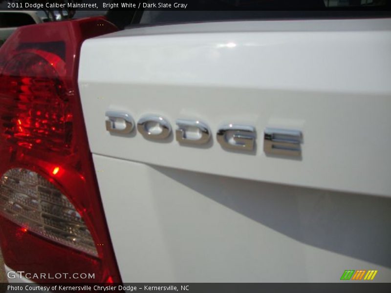 Bright White / Dark Slate Gray 2011 Dodge Caliber Mainstreet