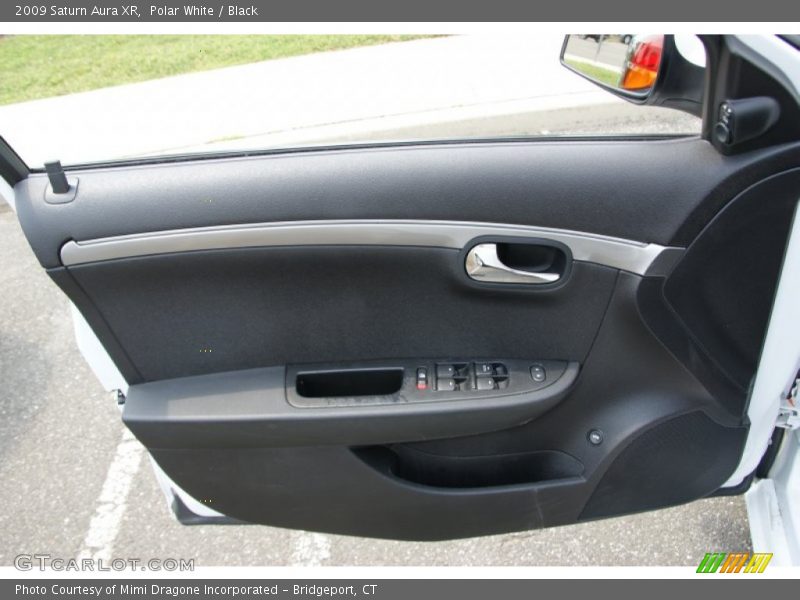 Polar White / Black 2009 Saturn Aura XR