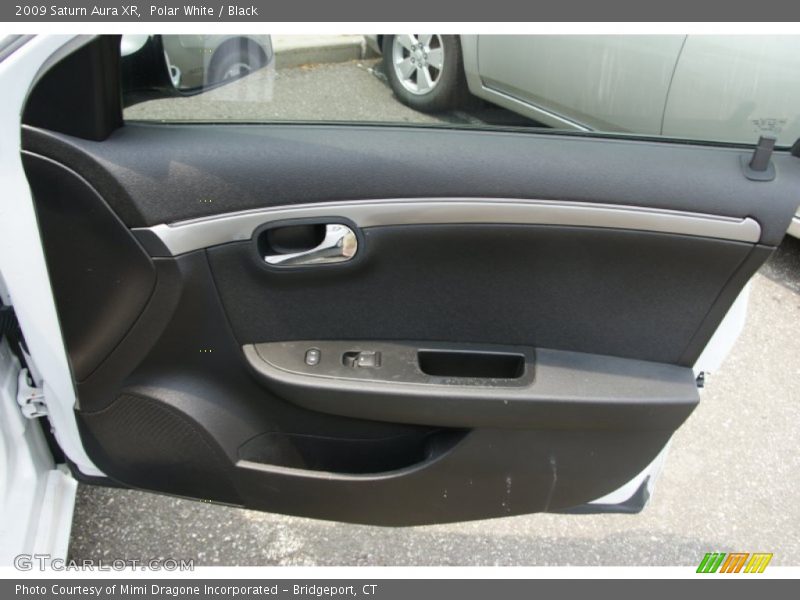 Polar White / Black 2009 Saturn Aura XR