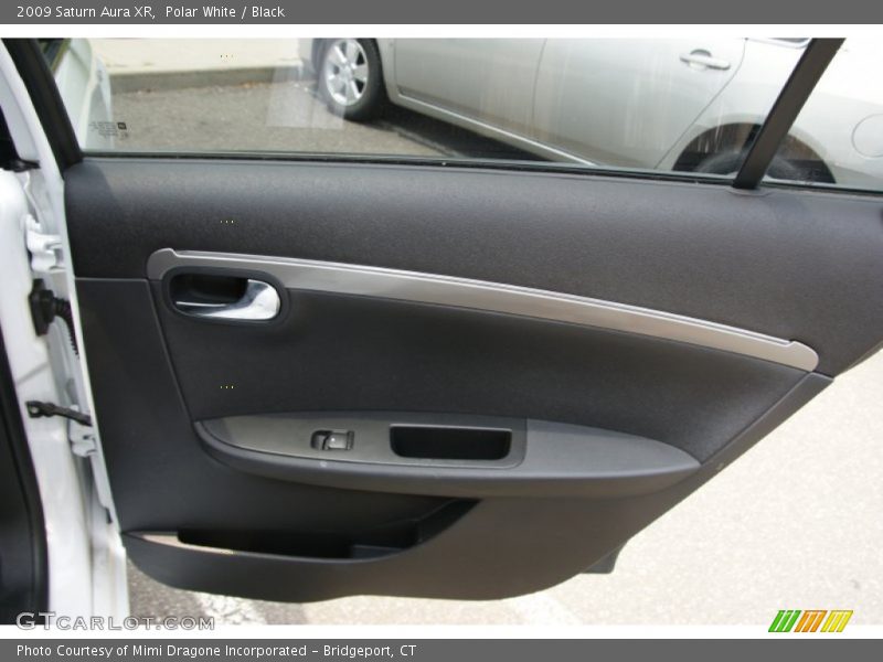 Polar White / Black 2009 Saturn Aura XR