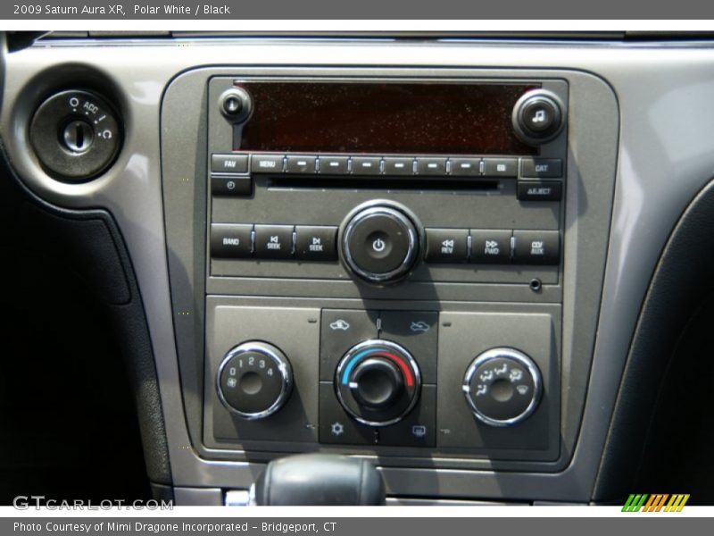 Polar White / Black 2009 Saturn Aura XR
