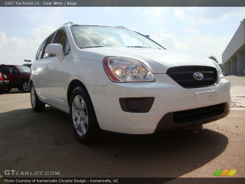 Clear White / Beige 2007 Kia Rondo LX