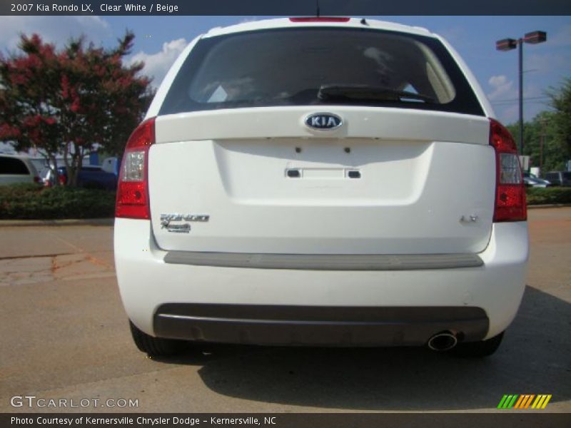 Clear White / Beige 2007 Kia Rondo LX