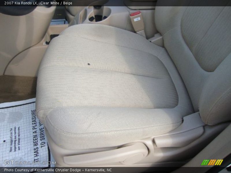 Clear White / Beige 2007 Kia Rondo LX