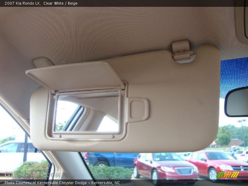 Clear White / Beige 2007 Kia Rondo LX