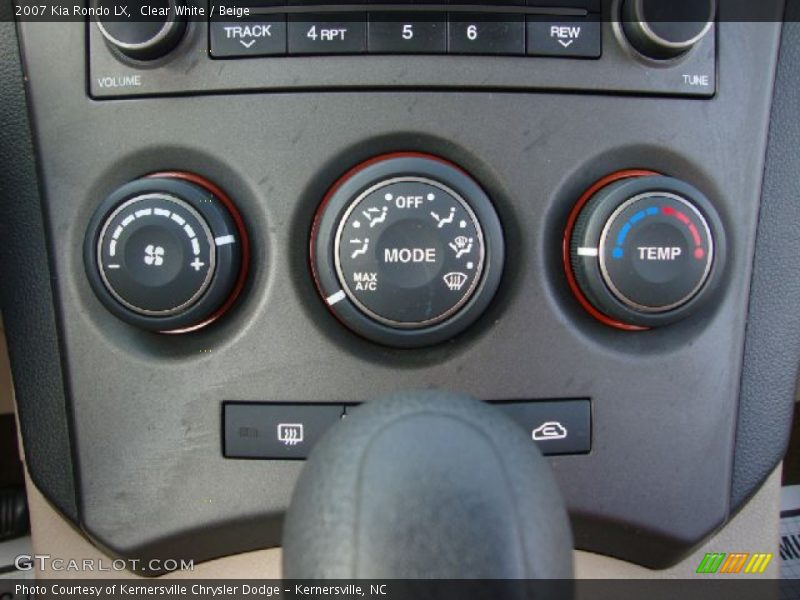 Clear White / Beige 2007 Kia Rondo LX