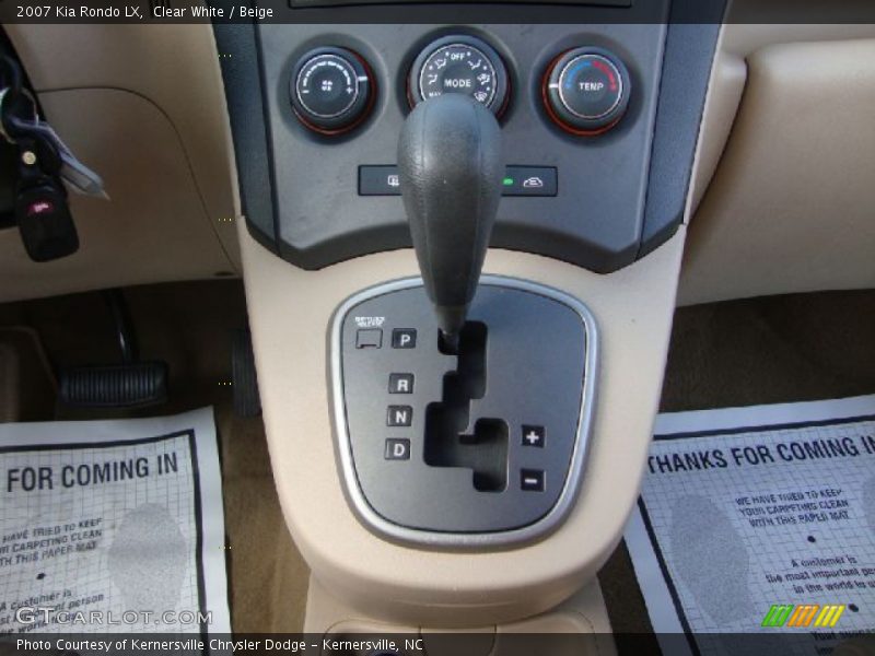 Clear White / Beige 2007 Kia Rondo LX