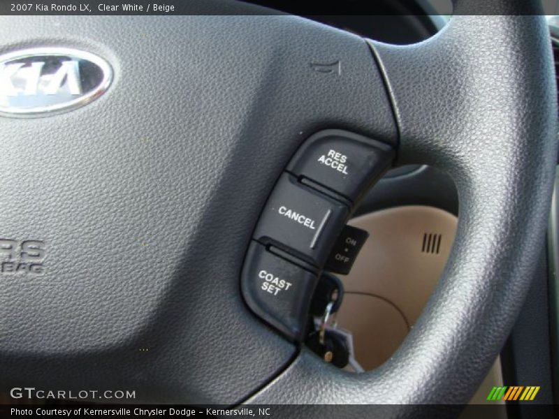 Clear White / Beige 2007 Kia Rondo LX