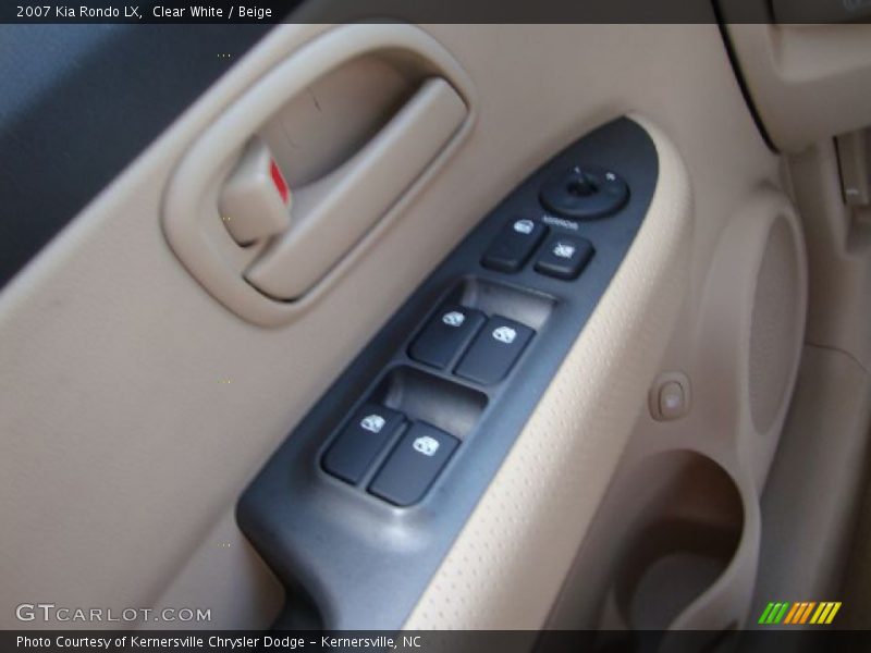 Clear White / Beige 2007 Kia Rondo LX