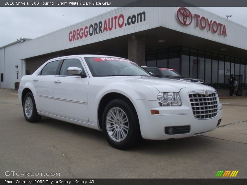 Bright White / Dark Slate Gray 2010 Chrysler 300 Touring