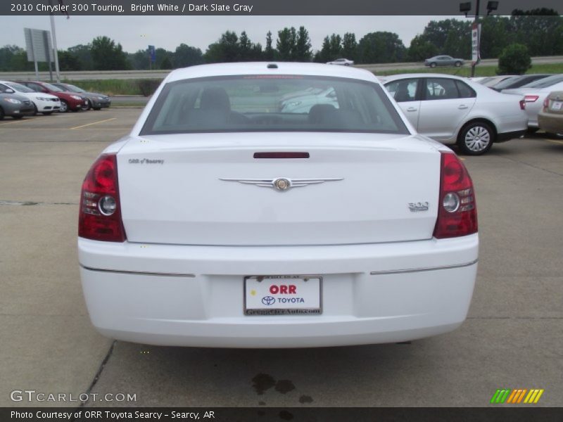 Bright White / Dark Slate Gray 2010 Chrysler 300 Touring