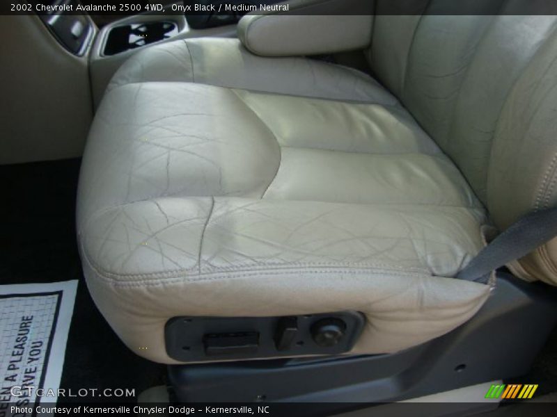 Onyx Black / Medium Neutral 2002 Chevrolet Avalanche 2500 4WD
