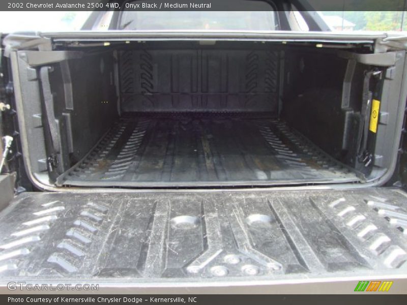 Onyx Black / Medium Neutral 2002 Chevrolet Avalanche 2500 4WD