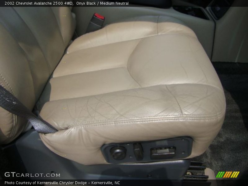 Onyx Black / Medium Neutral 2002 Chevrolet Avalanche 2500 4WD