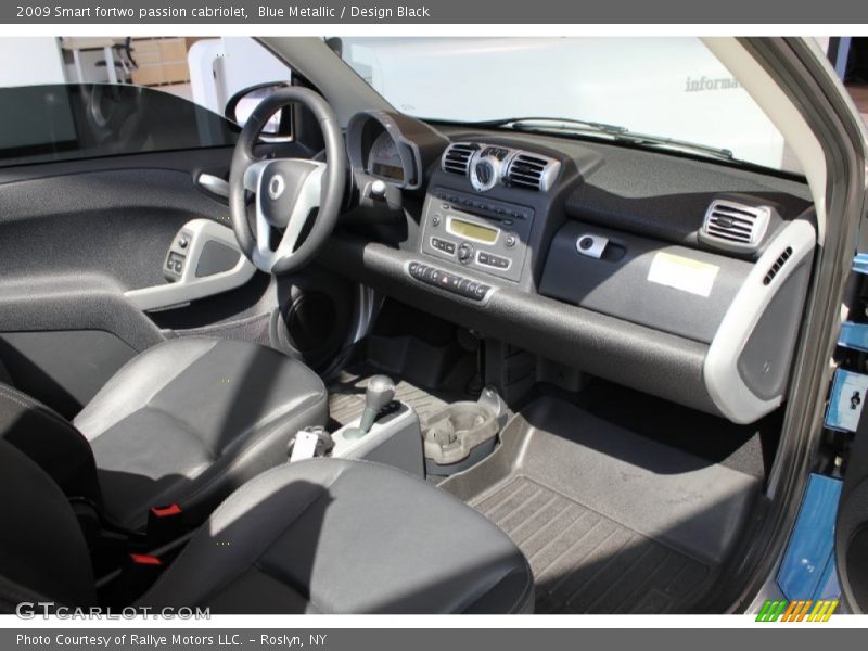 Dashboard of 2009 fortwo passion cabriolet