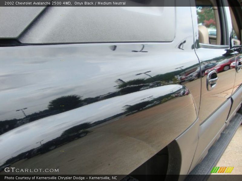 Onyx Black / Medium Neutral 2002 Chevrolet Avalanche 2500 4WD