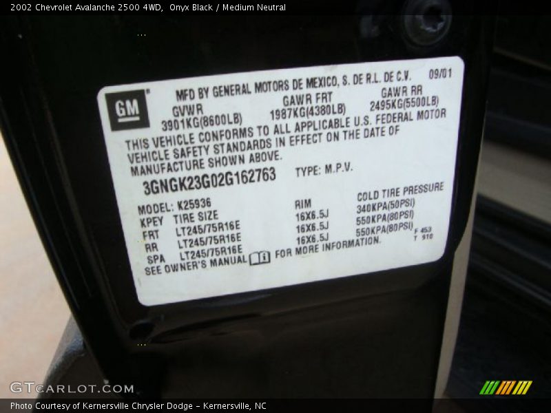 Onyx Black / Medium Neutral 2002 Chevrolet Avalanche 2500 4WD