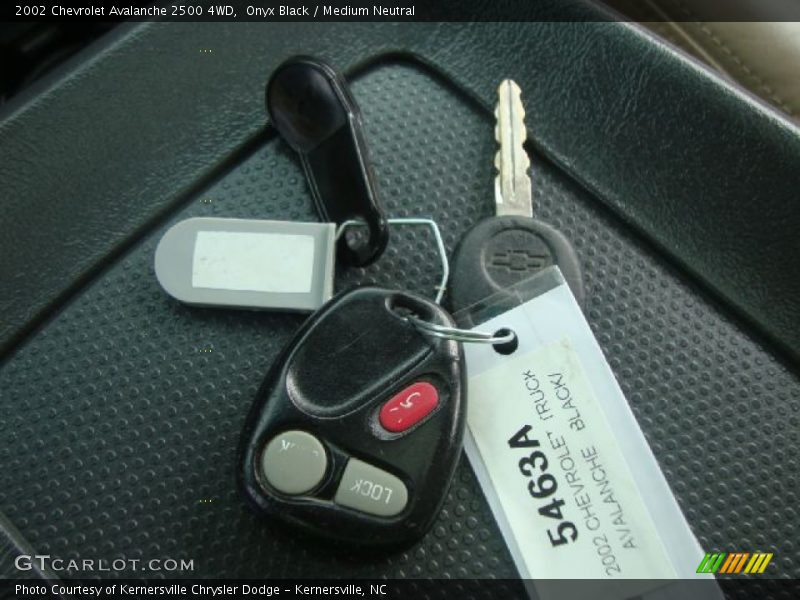 Onyx Black / Medium Neutral 2002 Chevrolet Avalanche 2500 4WD