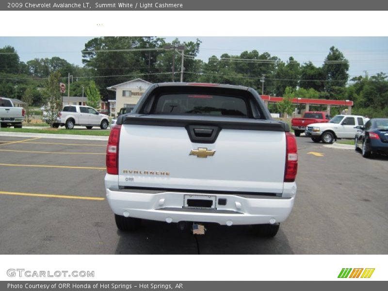 Summit White / Light Cashmere 2009 Chevrolet Avalanche LT