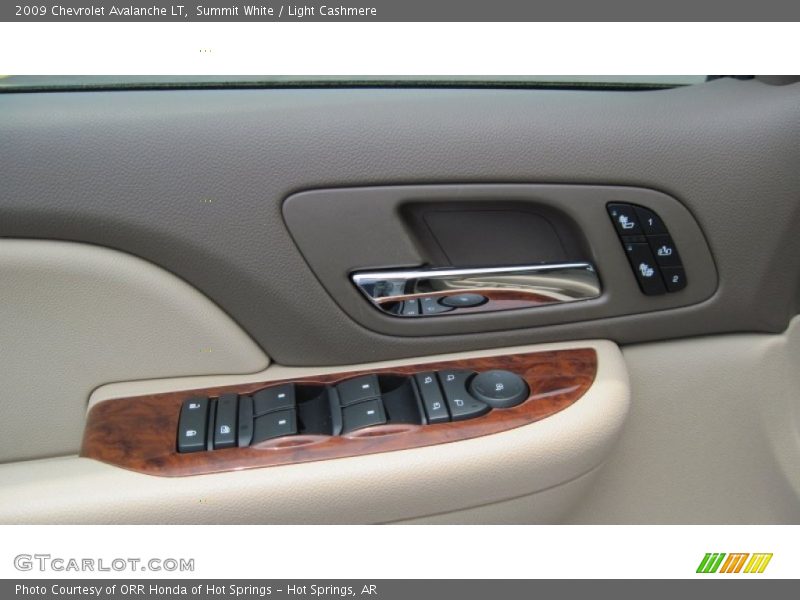 Summit White / Light Cashmere 2009 Chevrolet Avalanche LT