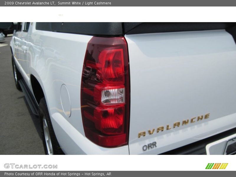 Summit White / Light Cashmere 2009 Chevrolet Avalanche LT