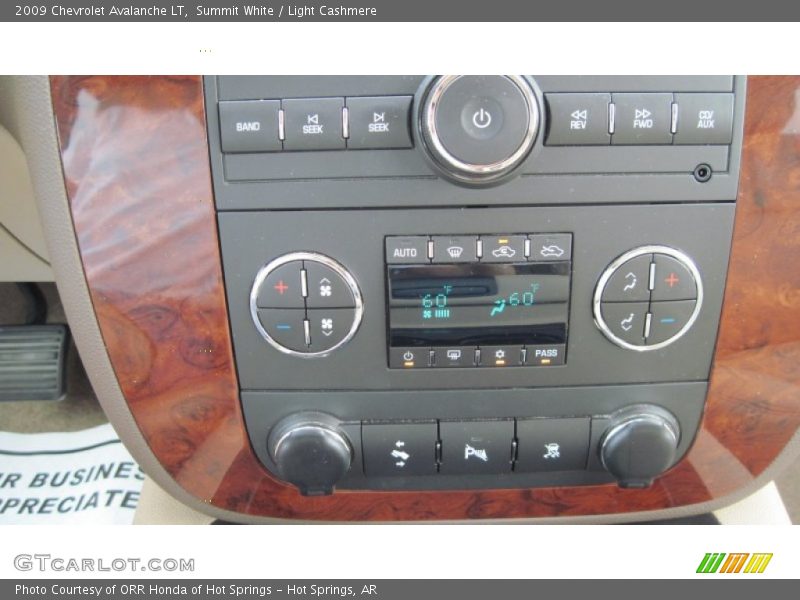 Summit White / Light Cashmere 2009 Chevrolet Avalanche LT