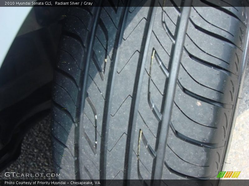Radiant Silver / Gray 2010 Hyundai Sonata GLS