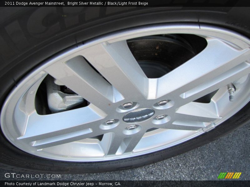 Bright Silver Metallic / Black/Light Frost Beige 2011 Dodge Avenger Mainstreet