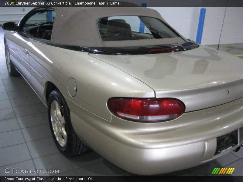Champagne Pearl / Camel 2000 Chrysler Sebring JXi Convertible