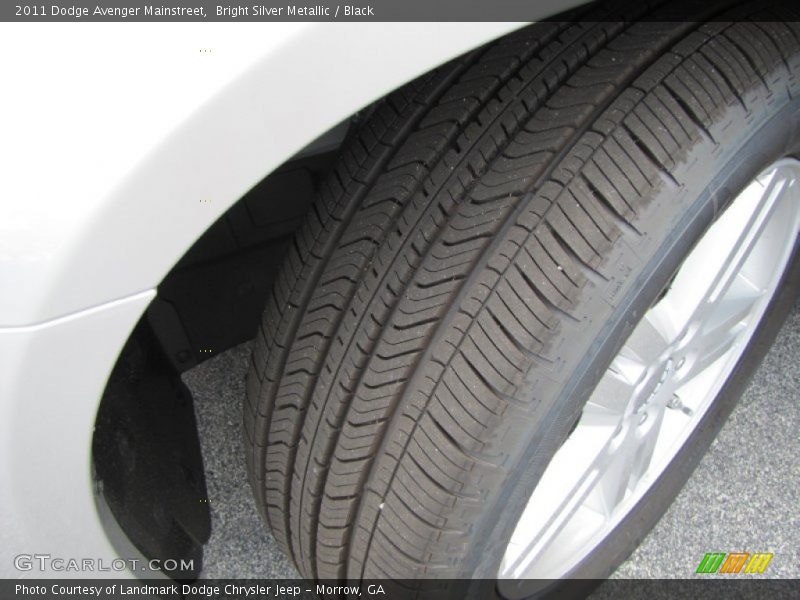 Bright Silver Metallic / Black 2011 Dodge Avenger Mainstreet