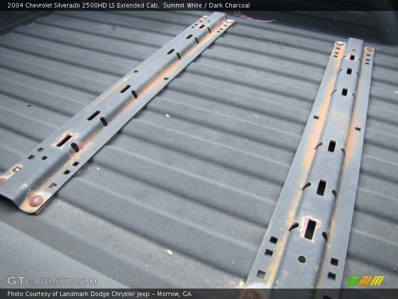 Summit White / Dark Charcoal 2004 Chevrolet Silverado 2500HD LS Extended Cab