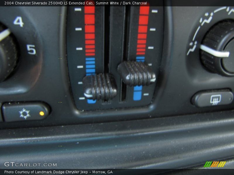 Summit White / Dark Charcoal 2004 Chevrolet Silverado 2500HD LS Extended Cab