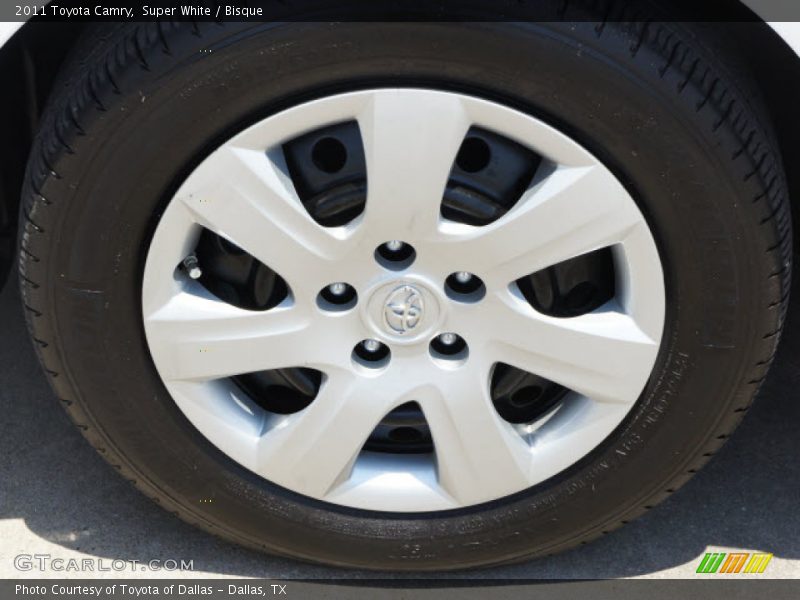 Super White / Bisque 2011 Toyota Camry
