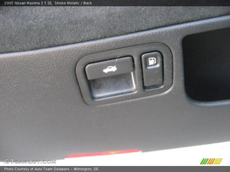 Smoke Metallic / Black 2005 Nissan Maxima 3.5 SE
